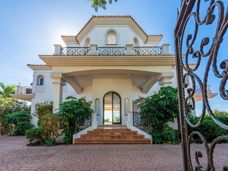 Villa for Sale in Benahavis, Malaga 1