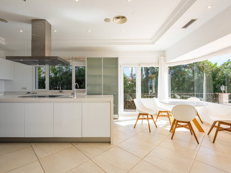 Villa for Sale in Benahavis, Malaga 5
