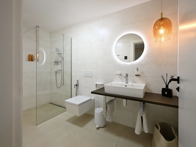 Exquisite 5-Bedroom Villa in Marbesa – Fully Renovated and Ready to Move In 13