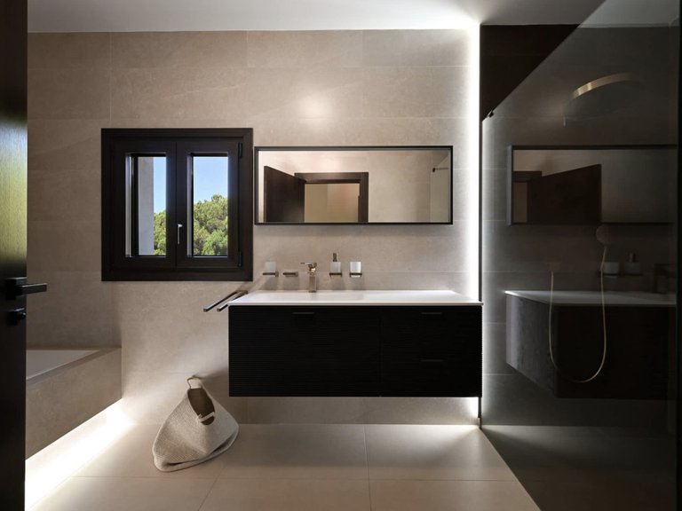 Exquisite 5-Bedroom Villa in Marbesa – Fully Renovated and Ready to Move In 14