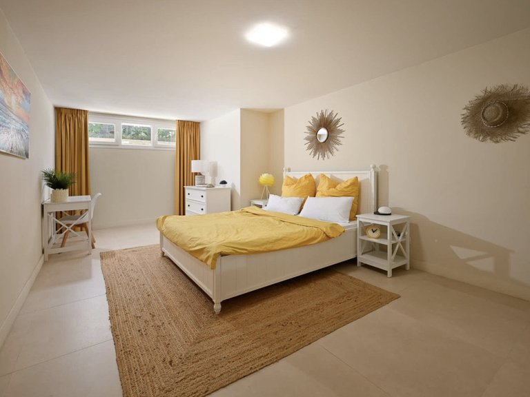 Exquisite 5-Bedroom Villa in Marbesa – Fully Renovated and Ready to Move In 11