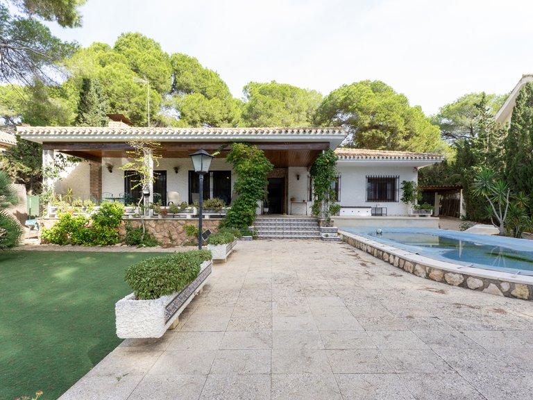 Villa for sale in Orihuela Costa, Alicante 1