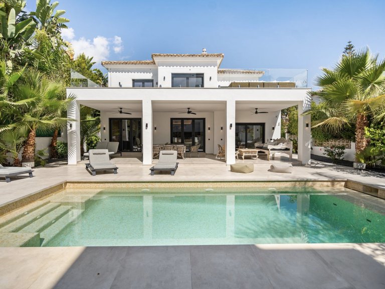 Exquisite Contemporary Villa Steps from the Beach in Marbesa, Marbella East 1