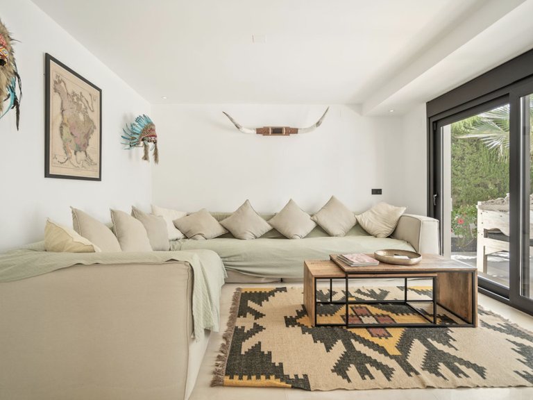 Exquisite Contemporary Villa Steps from the Beach in Marbesa, Marbella East 7