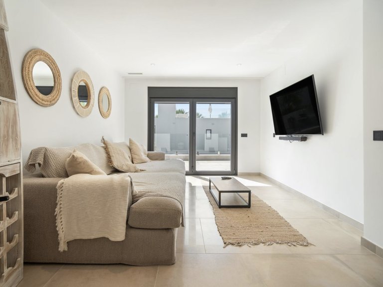 Exquisite Contemporary Villa Steps from the Beach in Marbesa, Marbella East 15