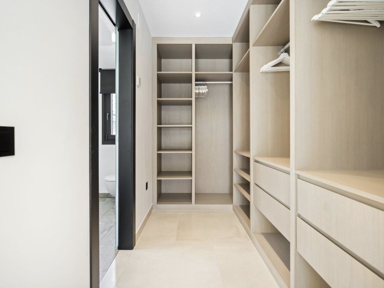 Exquisite Contemporary Villa Steps from the Beach in Marbesa, Marbella East 11
