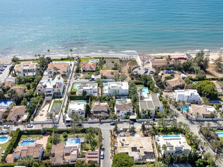 Exquisite Contemporary Villa Steps from the Beach in Marbesa, Marbella East 21
