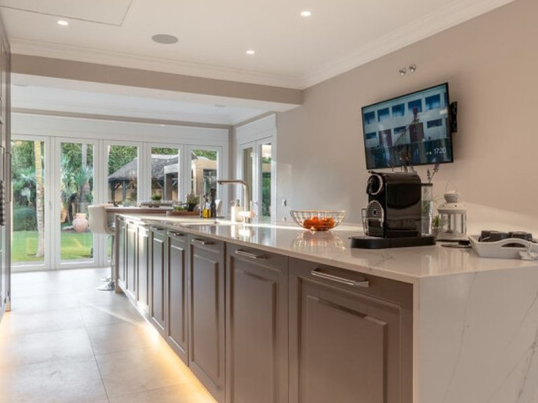 Villa for Sale in Marbella, Malaga, Nueva Andalucia 2