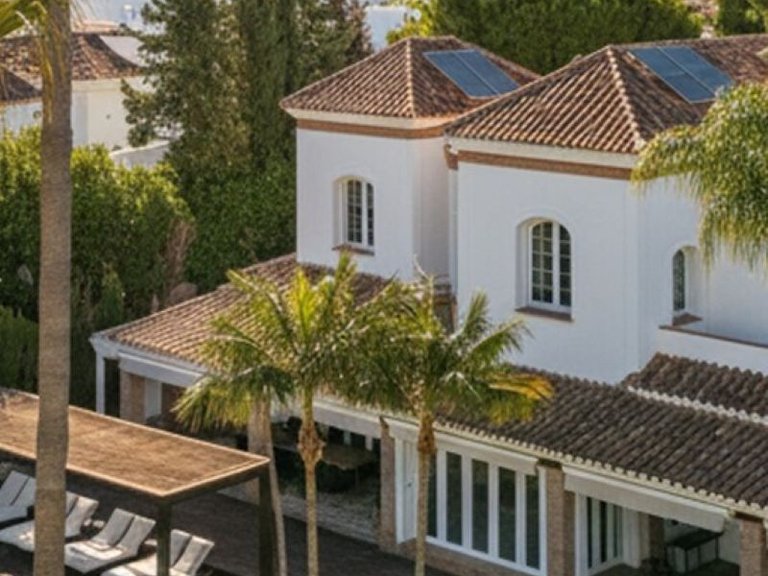 Villa for Sale in Marbella, Malaga, Nueva Andalucia 34