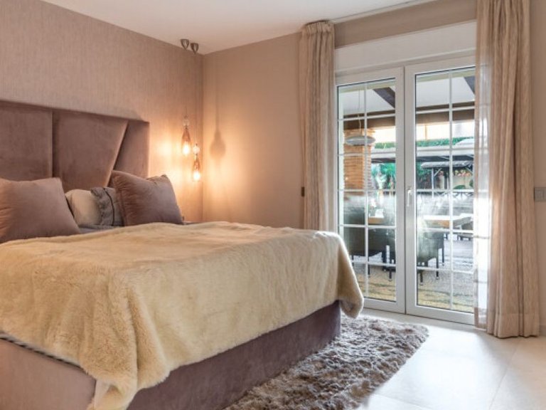 Villa for Sale in Marbella, Malaga, Nueva Andalucia 23