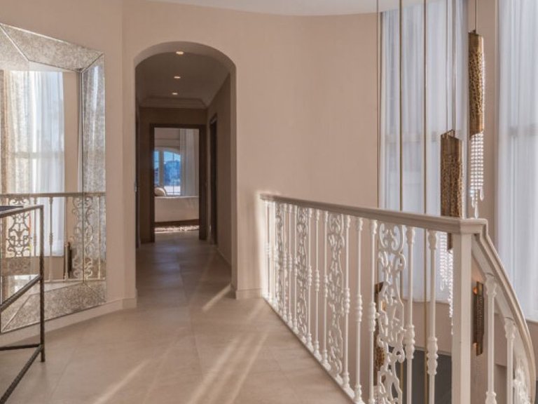 Villa for Sale in Marbella, Malaga, Nueva Andalucia 11