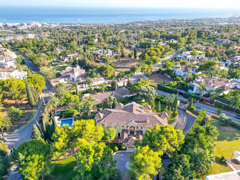 Villa for Sale in Marbella, Malaga, Marbella Golden Mile 3