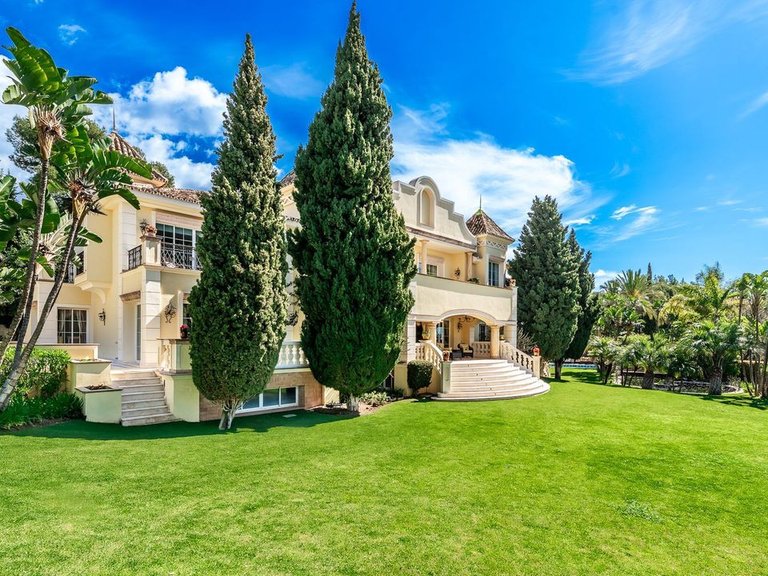 Villa for Sale in Marbella, Malaga, Marbella Golden Mile 1