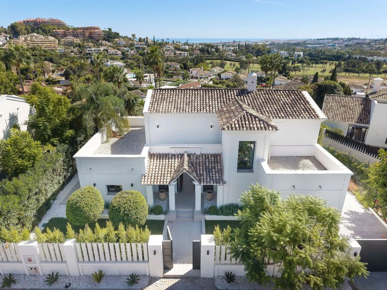 Villa for Sale in Marbella, Malaga, Nueva Andalucia 19