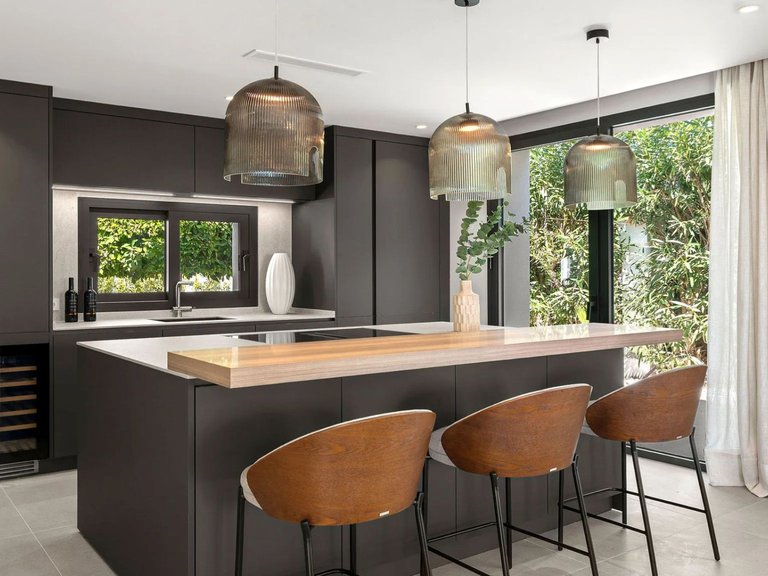 Villa for Sale in Marbella, Malaga, Nueva Andalucia 5