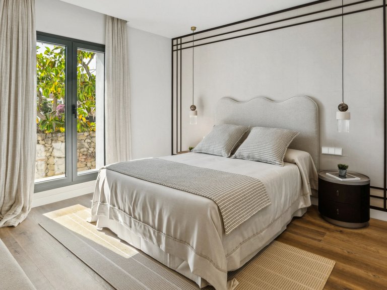 Villa for Sale in Marbella, Malaga, Nueva Andalucia 15