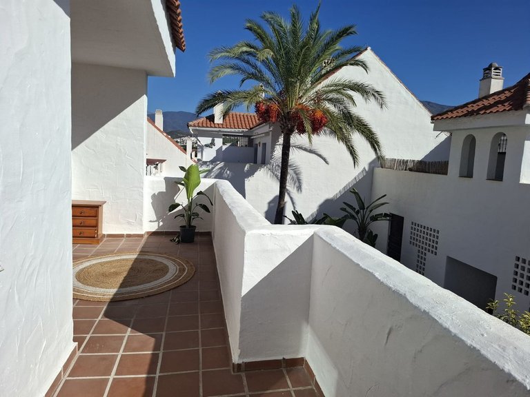 Spacious 3-Bedroom Apartment in Nueva Andalucia, Marbella 3