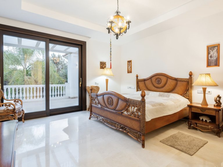 Villa for Sale in San Pedro de Alcantara, Malaga, Guadalmina Baja 11