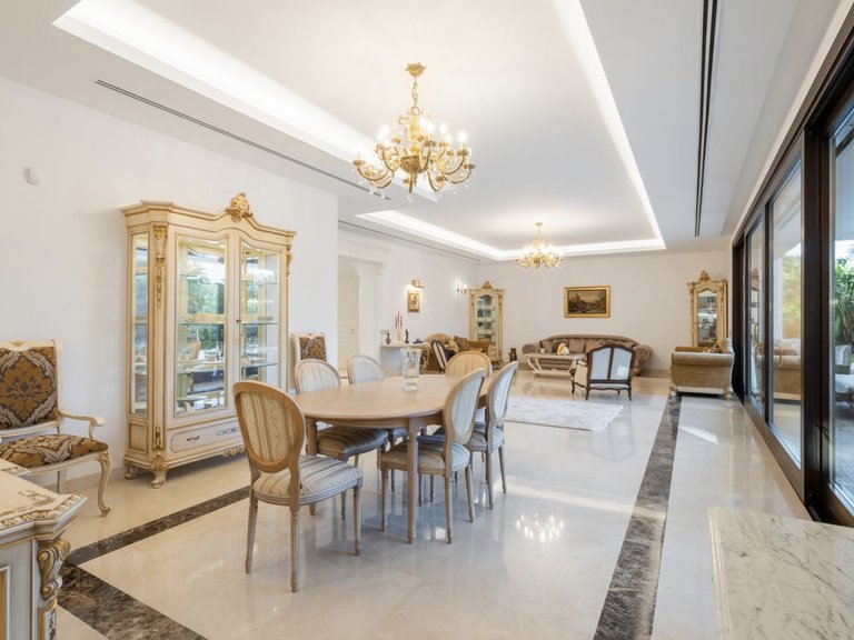 Villa for Sale in San Pedro de Alcantara, Malaga, Guadalmina Baja 2