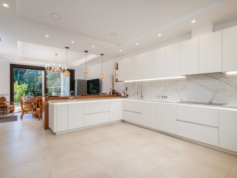 Villa for Sale in San Pedro de Alcantara, Malaga, Guadalmina Baja 7