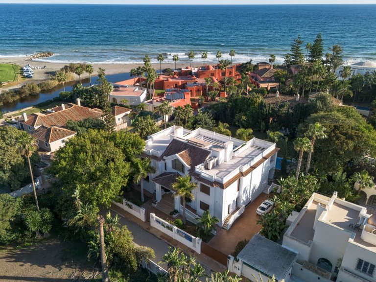 Villa for Sale in San Pedro de Alcantara, Malaga, Guadalmina Baja 5