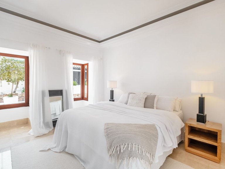 Villa for Sale in Marbella, Malaga 32