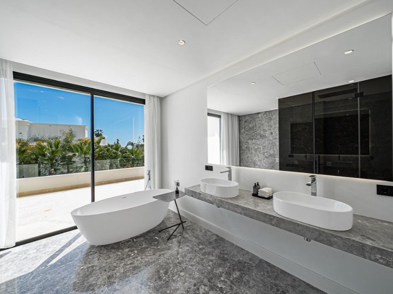 Villa for Sale in Marbella, Malaga 25