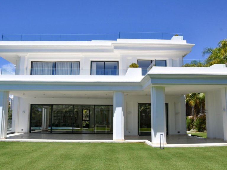 Villa for Sale in Marbella, Malaga 28