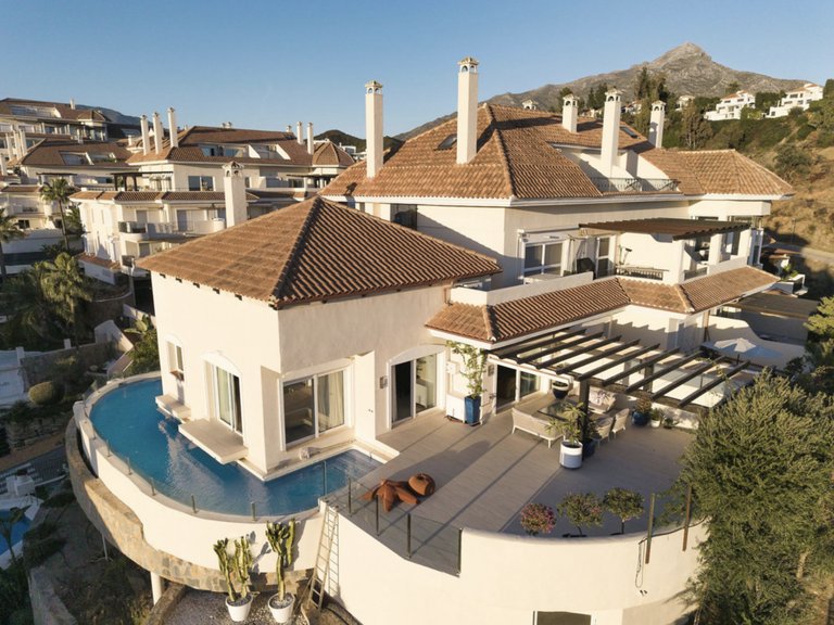 Penthouse with private pool 1