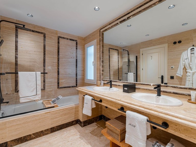 Apartment for Sale in Marbella, Malaga, Marbella Golden Mile 10