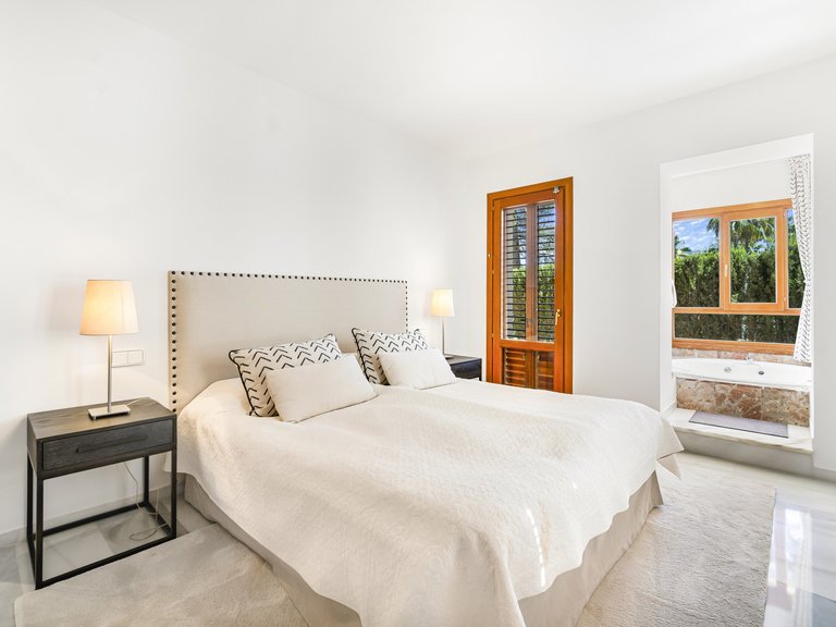 Apartment for Sale in Marbella, Malaga, Nueva Andalucia 8