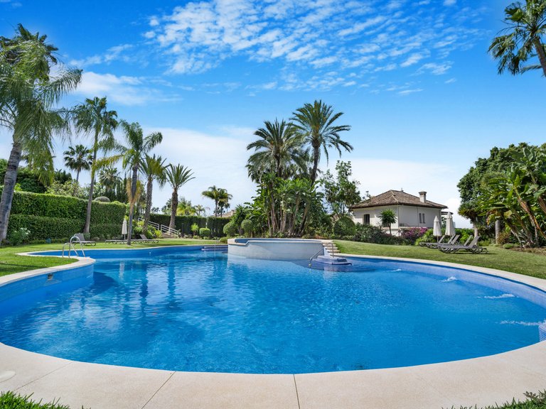 Apartment for Sale in Marbella, Malaga, Nueva Andalucia 6