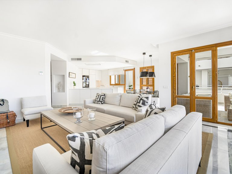 Apartment for Sale in Marbella, Malaga, Nueva Andalucia 3