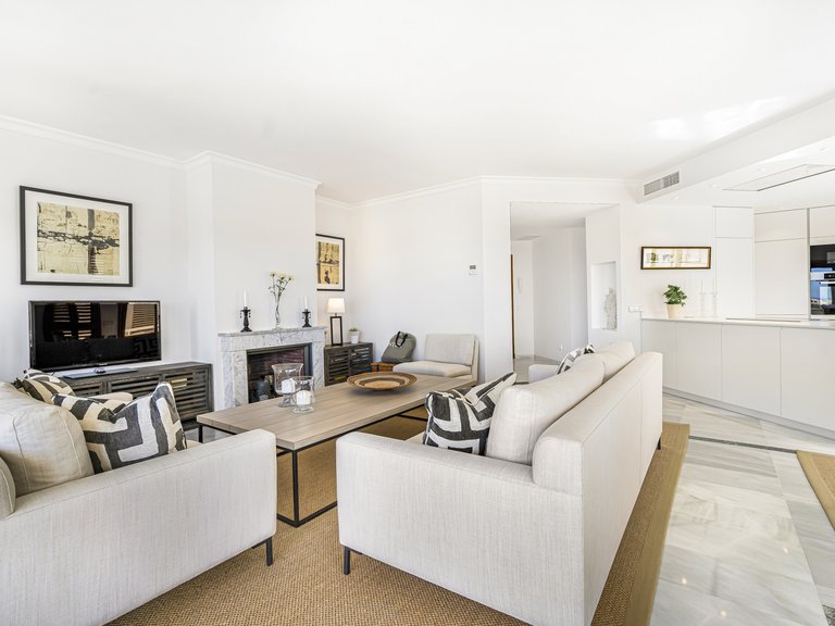 Apartment for Sale in Marbella, Malaga, Nueva Andalucia 9