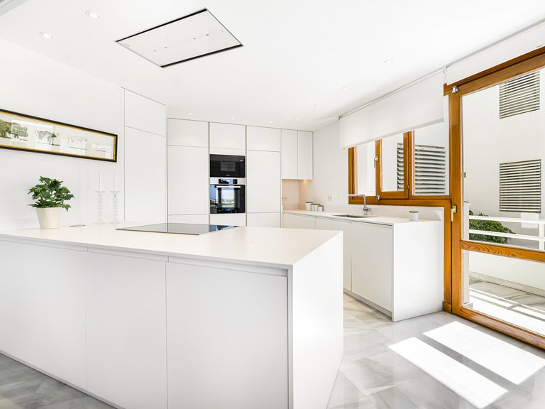 Apartment for Sale in Marbella, Malaga, Nueva Andalucia 11