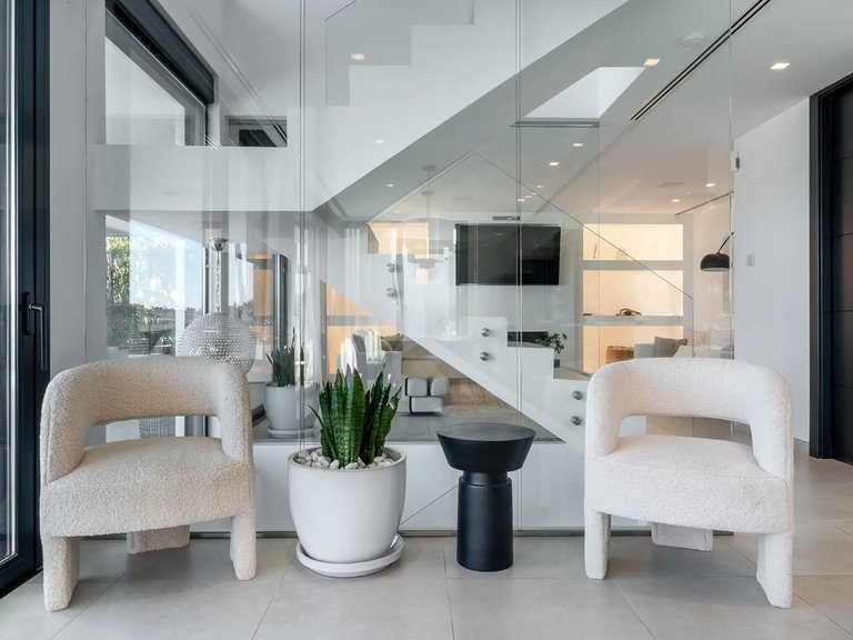 Villa for Sale in Marbella, Malaga, Nueva Andalucia 3