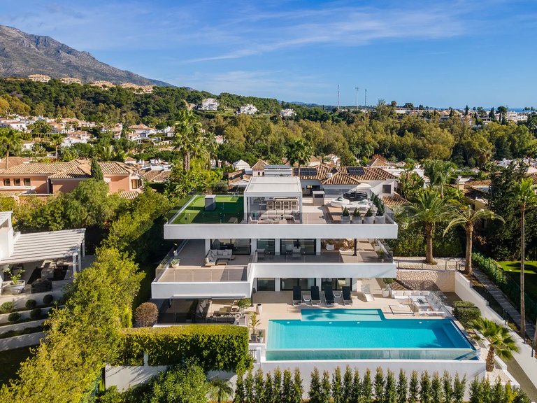 Villa for Sale in Marbella, Malaga, Nueva Andalucia 37