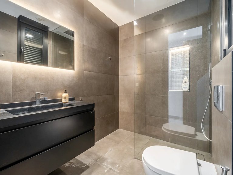 Villa for Sale in Marbella, Malaga, Nueva Andalucia 31