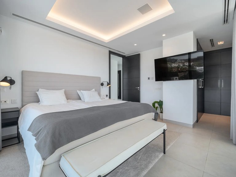 Villa for Sale in Marbella, Malaga, Nueva Andalucia 16