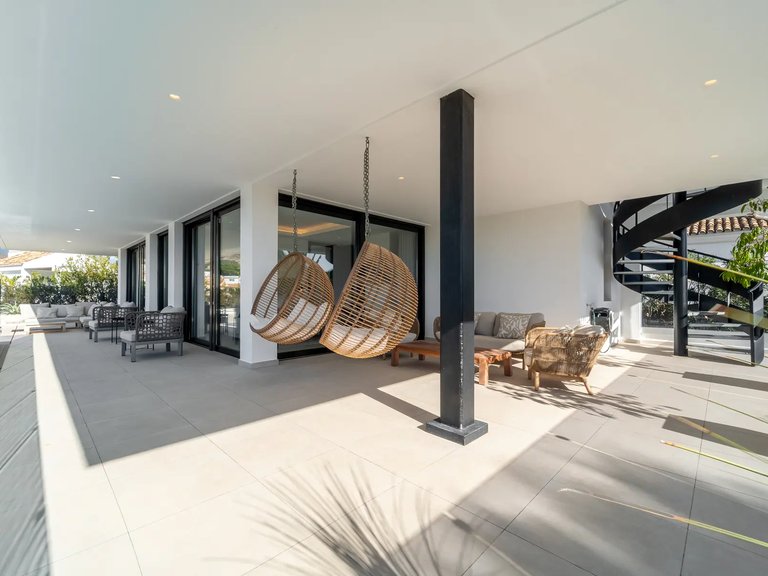 Villa for Sale in Marbella, Malaga, Nueva Andalucia 13
