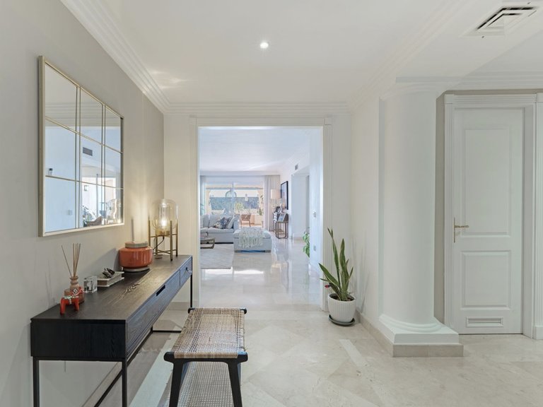 Apartamento de tres dormitorios en Albatross Hill, Nueva Andalucía 5