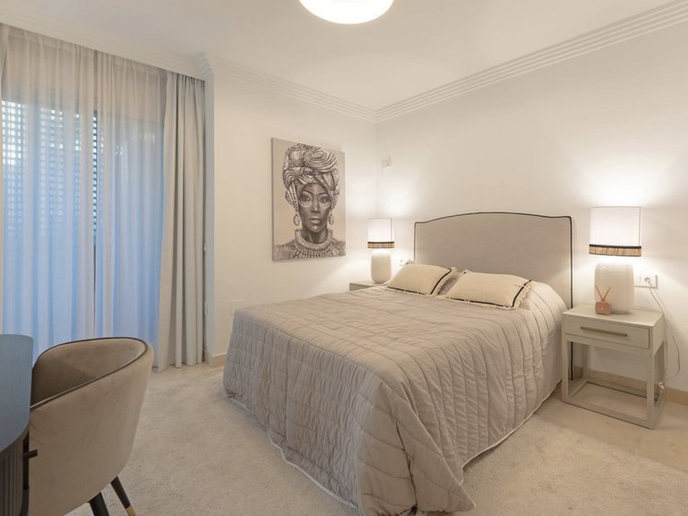 Apartamento de tres dormitorios en Albatross Hill, Nueva Andalucía 11