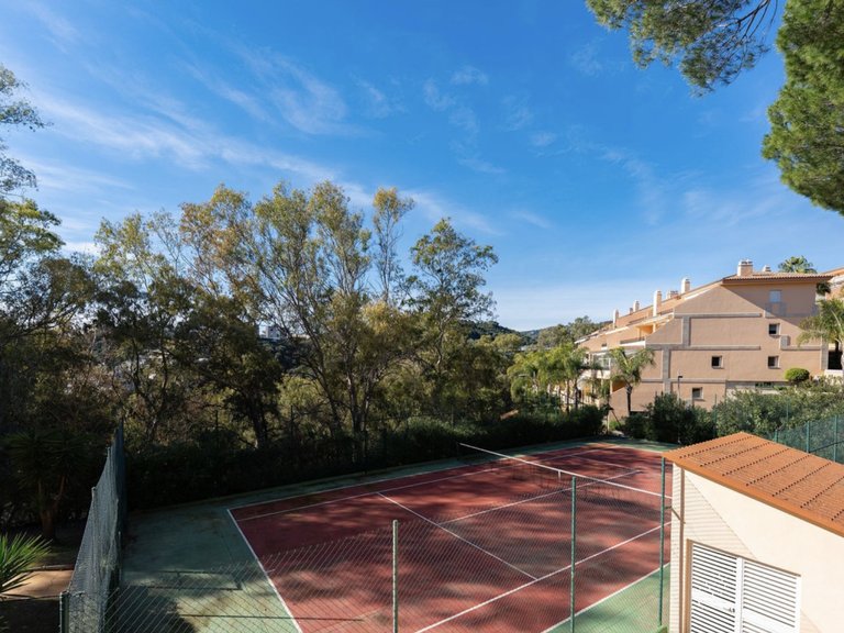Apartamento de tres dormitorios en Albatross Hill, Nueva Andalucía 17