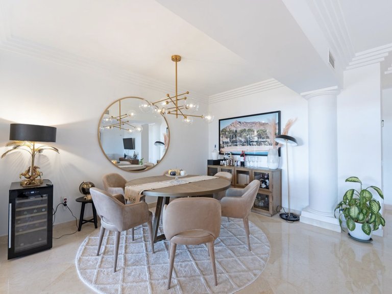 Apartamento de tres dormitorios en Albatross Hill, Nueva Andalucía 4