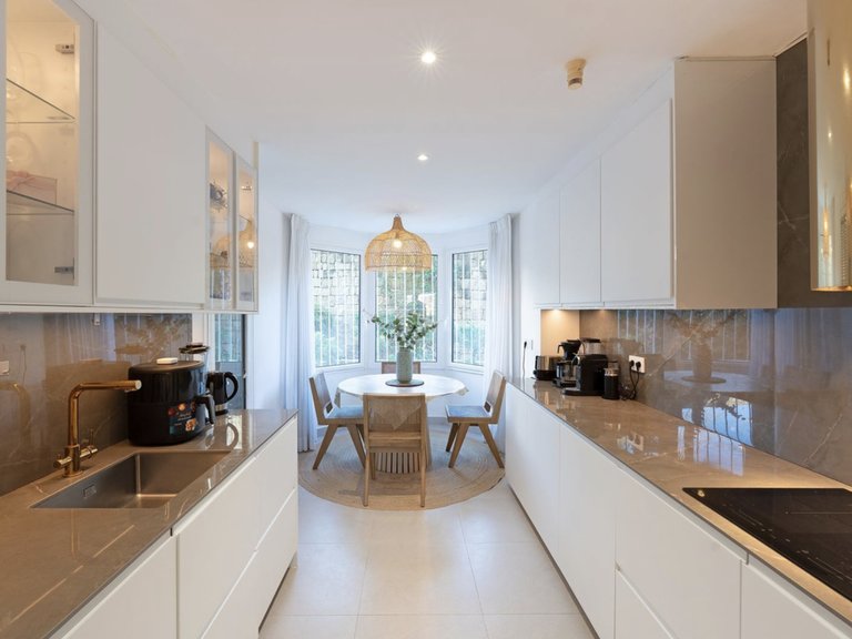 Apartamento de tres dormitorios en Albatross Hill, Nueva Andalucía 6