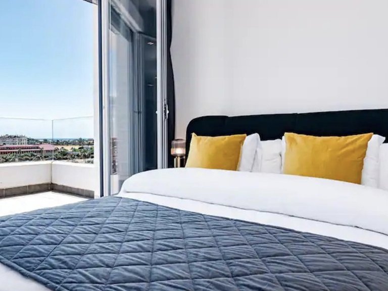 Contemporary Two-Bedroom Apartment with Sea Views in La Campana, Nueva Andalucía 8