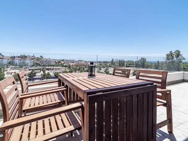 Contemporary Two-Bedroom Apartment with Sea Views in La Campana, Nueva Andalucía 1