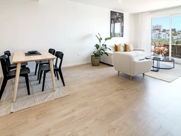 Contemporary Two-Bedroom Apartment with Sea Views in La Campana, Nueva Andalucía 4