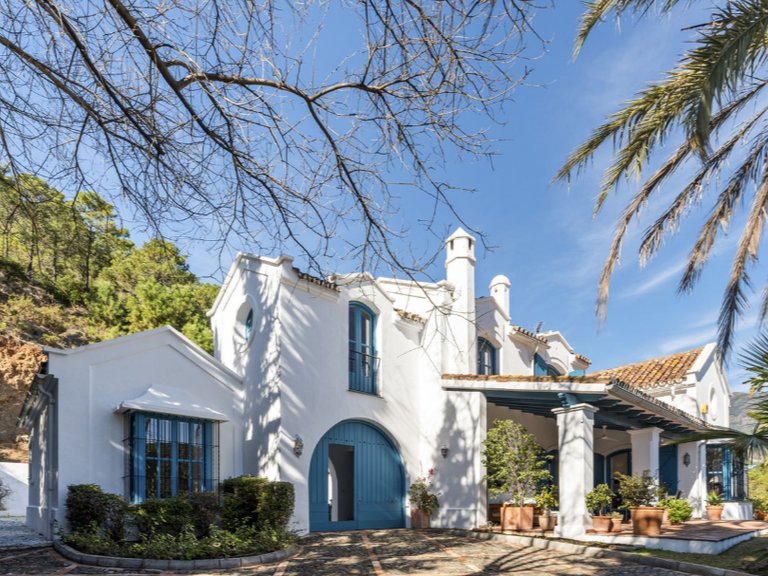 Villa for Sale in Benahavis, Malaga, 27