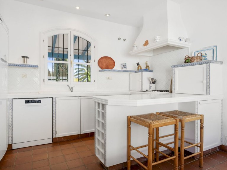 Villa for Sale in Benahavis, Malaga, 11